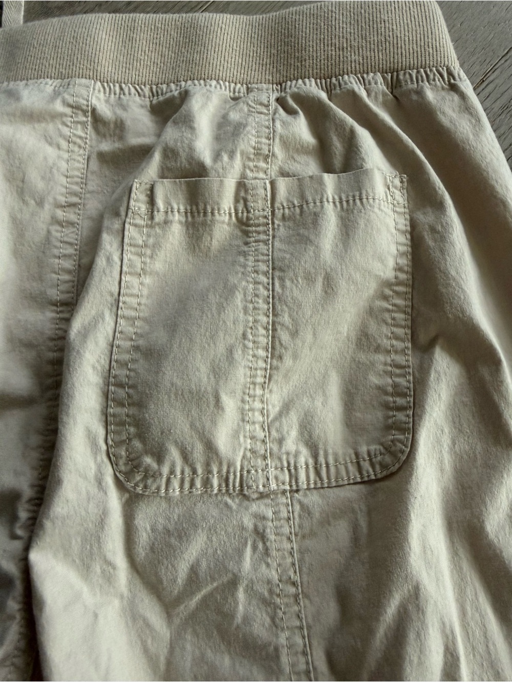 Reitmans Women's Beige Elastic Waist Capri Pant in size 8 Petites - Picture 8 of 11